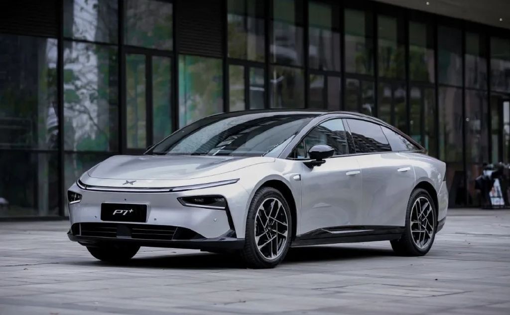 20万级别纯电轿跑PK 小鹏P7+ VS银河E8