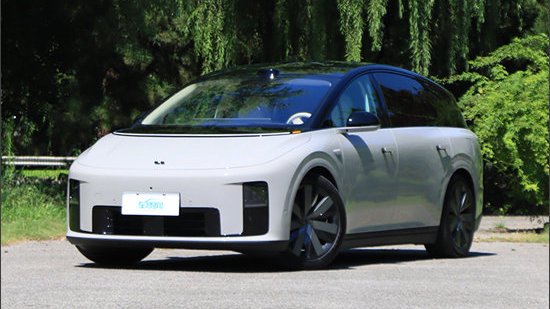 实现三排舒适平权 试驾2025款理想i8