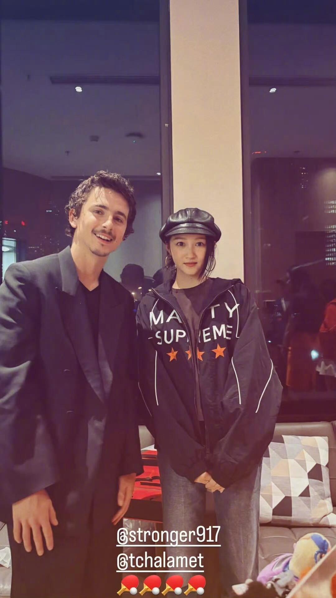 关晓彤晒与甜茶合影引网友惊叹身高差