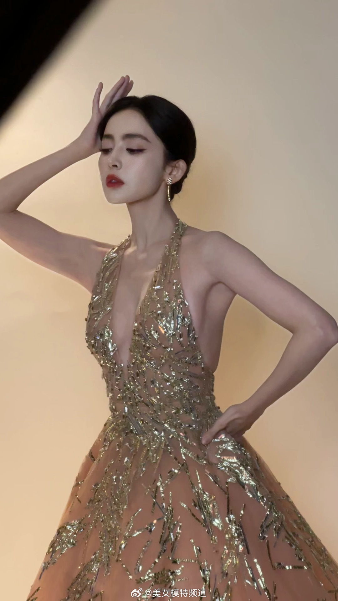 娜扎化身优雅公主身姿尽显