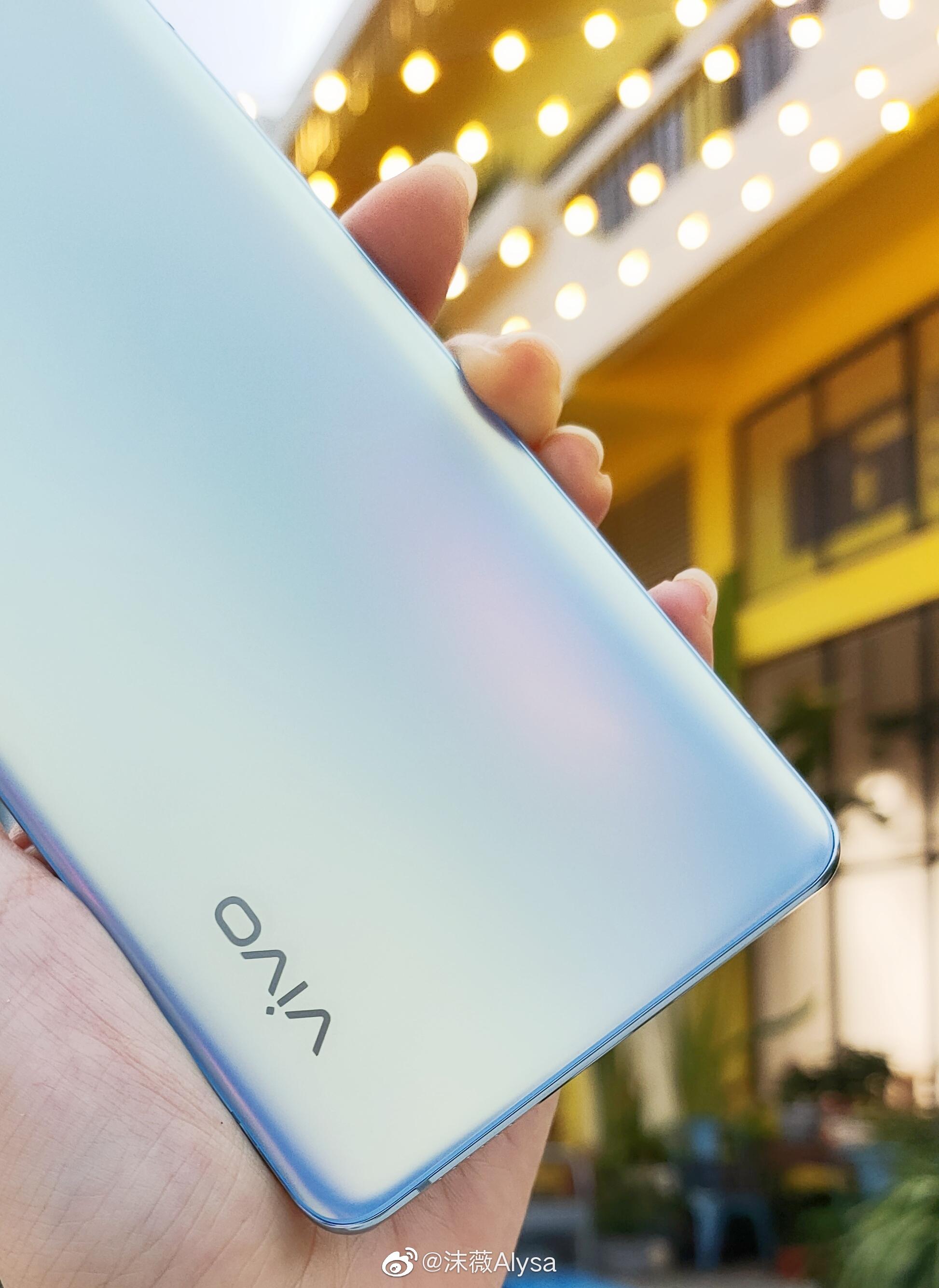 vivox50液氧图片,vivox50液氧图片颜色 刚到手的vivo x50 pro 先来组液氧随手拍,机身轻薄又精致拍摄时微云台