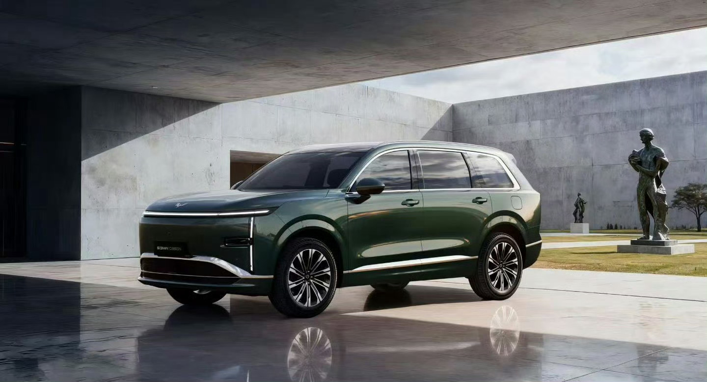 五菱星光L大6座插混SUV车长4.98米