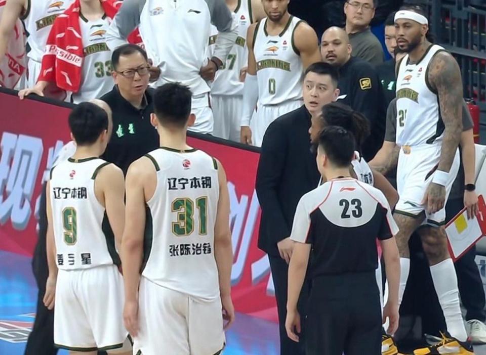 辽宁男篮为何输在第4节？杨鸣暴怒有原因，许利民面临幸福的烦恼
