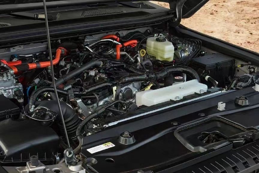 硬派智能越野,全新普拉多华丽转身,树立领衔趋势标杆