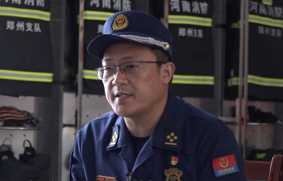 他是抵达郑州地铁5号线的第一批救援人员休闲区蓝鸢梦想 - Www.slyday.coM 他是抵达郑州地铁5号线的第一批救援人员休闲区蓝鸢梦想 - Www.slyday.coM