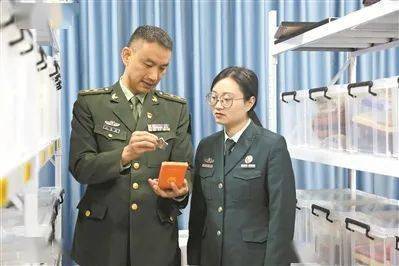 陈祥榕烈士的姐姐陈巧钗进入文职方阵休闲区蓝鸢梦想 - Www.slyday.coM 陈祥榕烈士的姐姐陈巧钗进入文职方阵休闲区蓝鸢梦想 - Www.slyday.coM