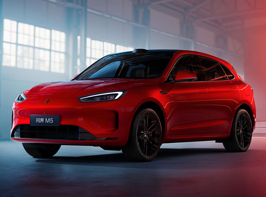 不被定义 自在同行！问界M5与新时代女性双向奔赴