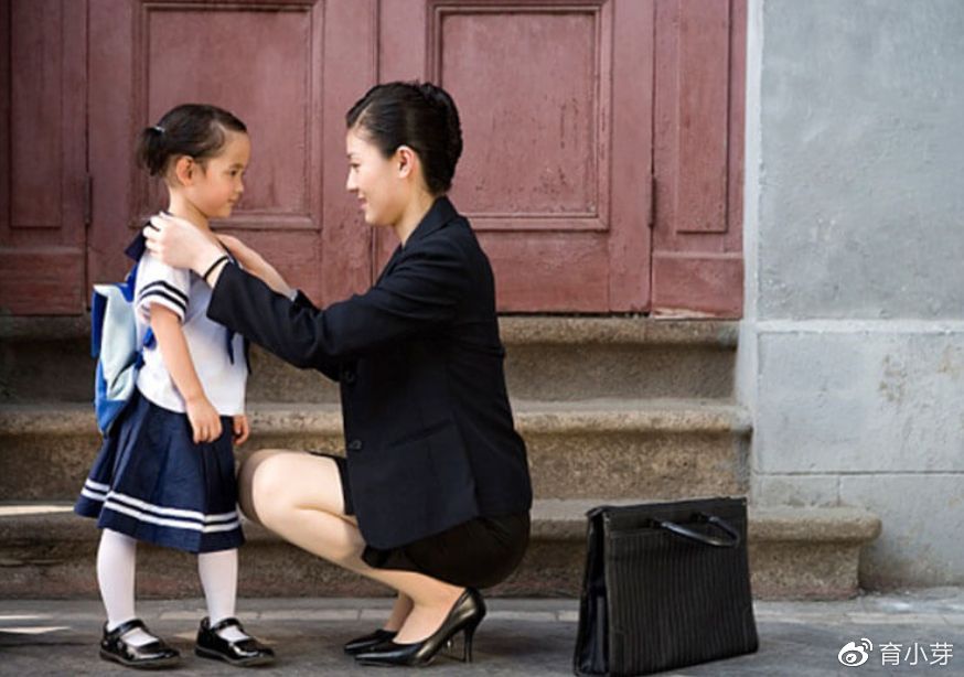 美女幼师凭“挖呀挖呀挖”走红，画面美好，喜欢老师的孩子更自信休闲区蓝鸢梦想 - Www.slyday.coM