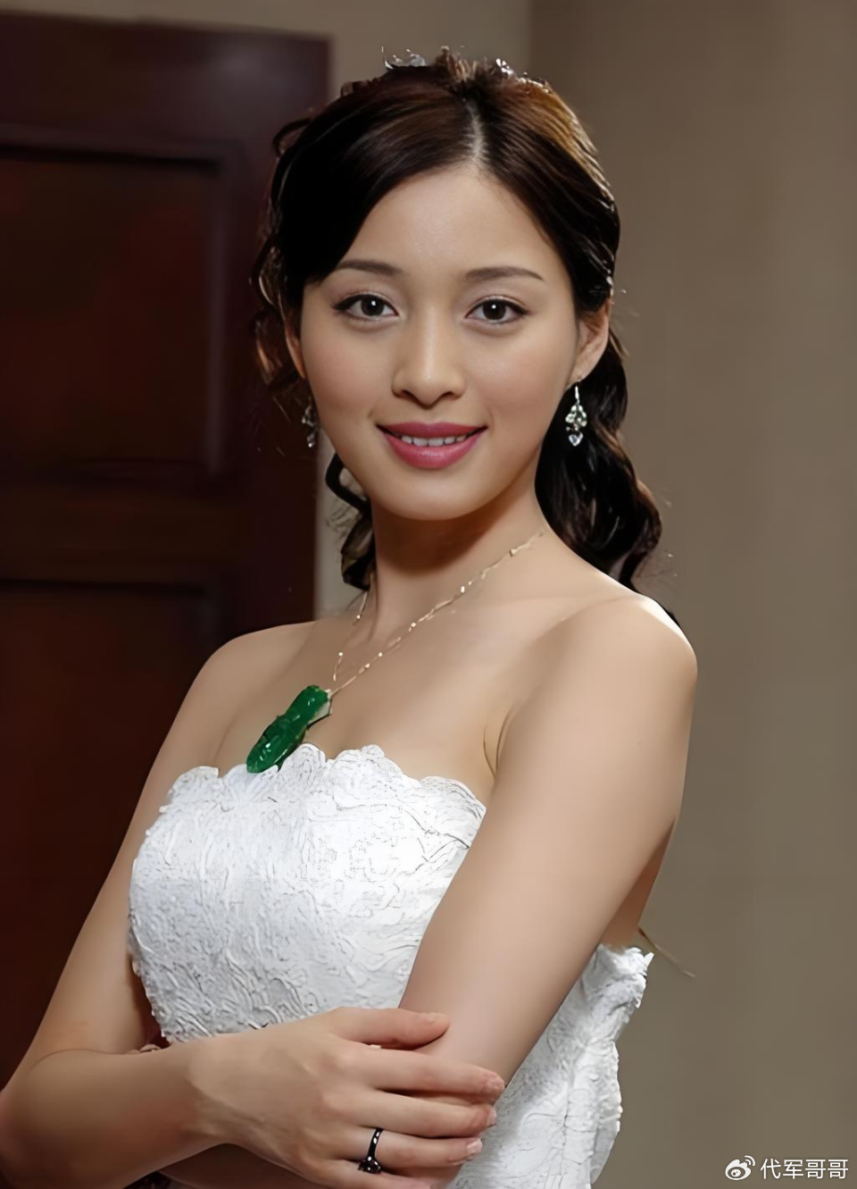 40岁甘婷婷近况曝光！因演潘金莲恋情告吹，如今美貌依旧却还单身