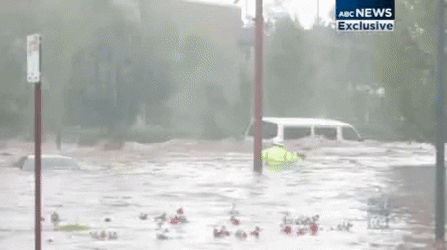 澳洲多地遭恐怖洪水暴袭，全城被淹，专家：雨还要下数月
