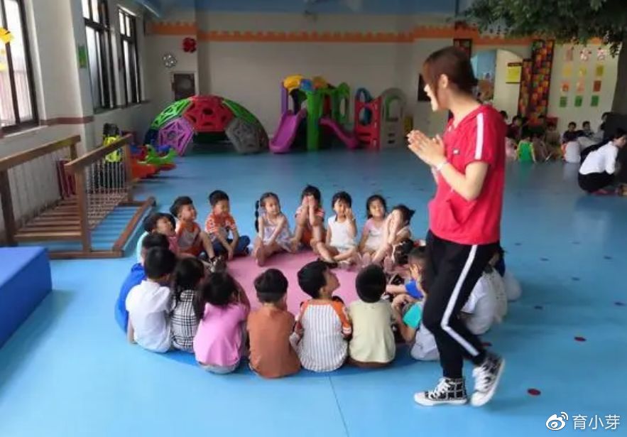 美女幼师凭“挖呀挖呀挖”走红，画面美好，喜欢老师的孩子更自信休闲区蓝鸢梦想 - Www.slyday.coM