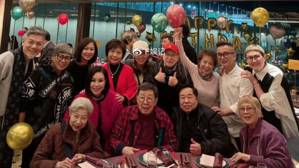 胡枫罗兰陈展鹏林韦辰米雪等开心相聚为圈中好友庆生