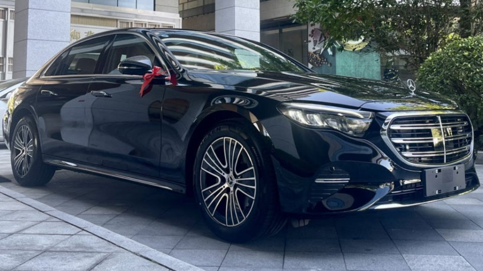 奔驰E级价格“跳水”！一口气直降12万，不比宝马5系更香？