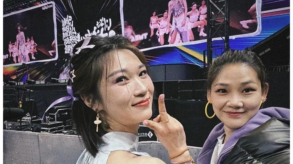 忙里偷闲！女排开启度假模式，王梦洁最放松，吴梦洁展示童心！