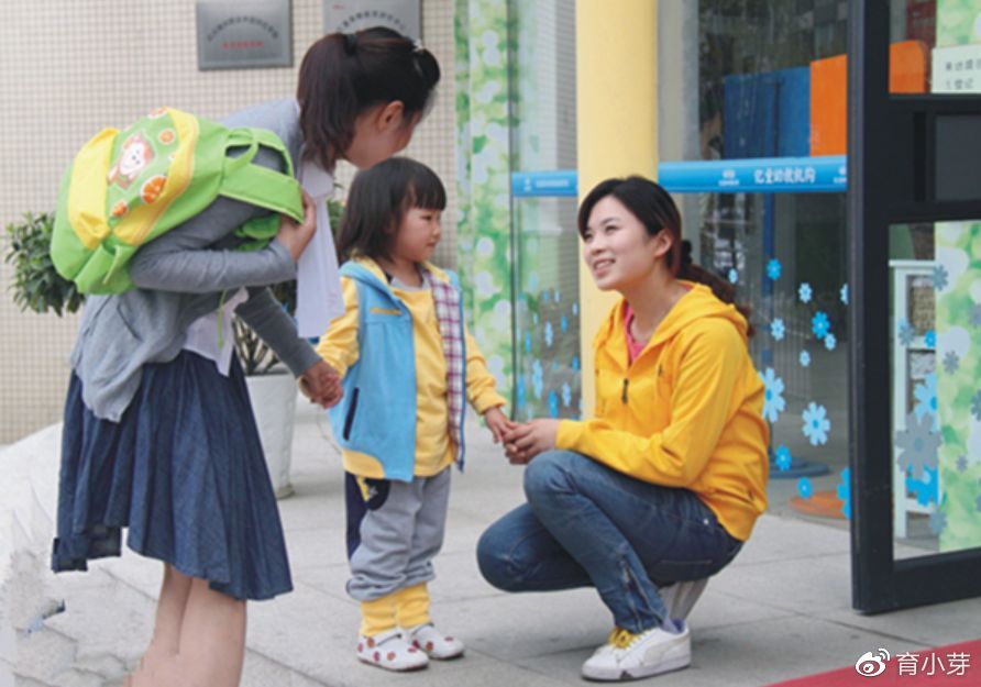 美女幼师凭“挖呀挖呀挖”走红，画面美好，喜欢老师的孩子更自信休闲区蓝鸢梦想 - Www.slyday.coM