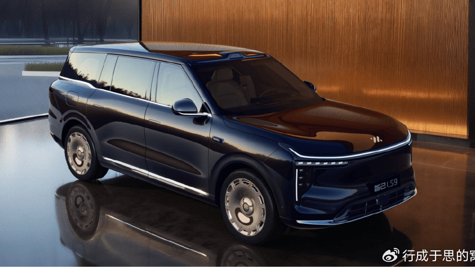 智己LS9：小订30分钟破8000辆！2025年旗舰SUV的“非同质化”答案