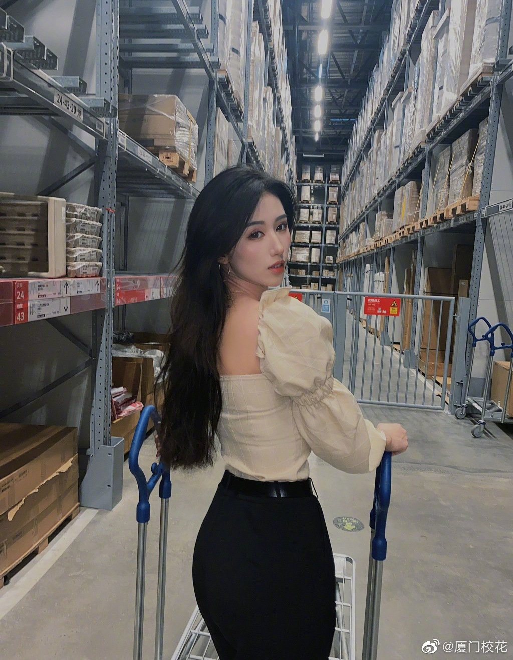 她叫于典,中南大学在读研究生,身高173cm,摩羯座,爱好唱歌……