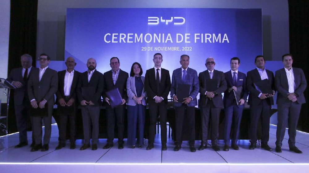 比亚迪在墨西哥签约八家经销商并携汉唐亮相