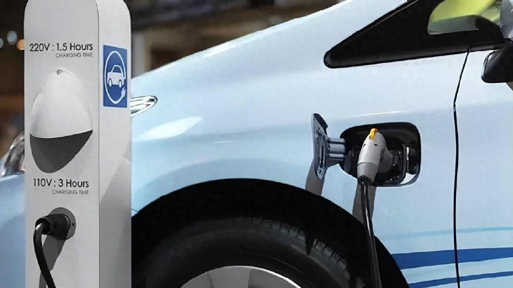 插混车跟纯电动车抢充电桩，并未只是为了省钱这么简单