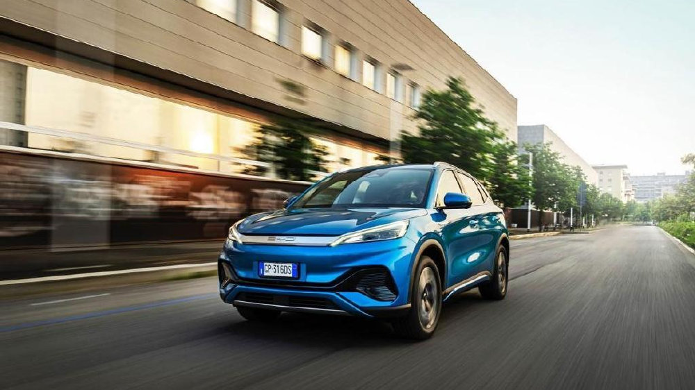 坐稳中国头号汽车巨头：比亚迪销量破纪录，年度卖了302w台！