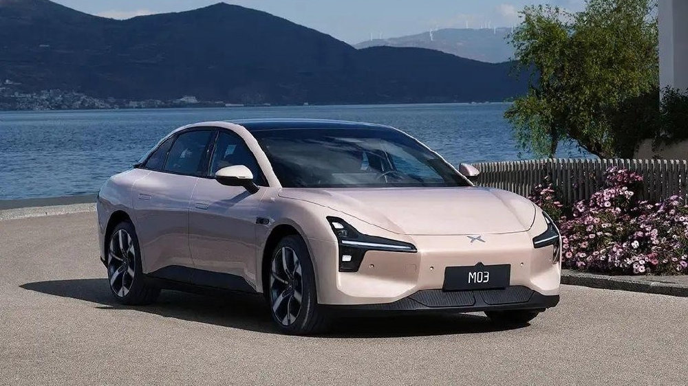 15万入手纯电动轿车 零跑B01对比小鹏MONA M03 谁更值得冲？