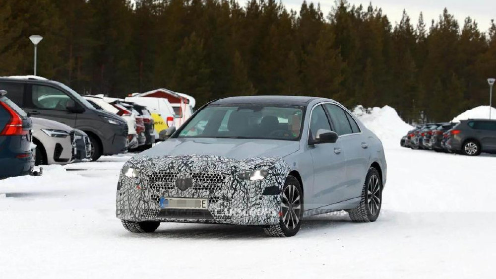 全新奔驰C级曝光！造型更精致，或更换新内饰，值得期待吗