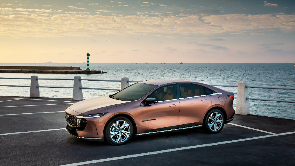 抄底新能源B级车享电感操控，马自达EZ-6补贴后9.98万起