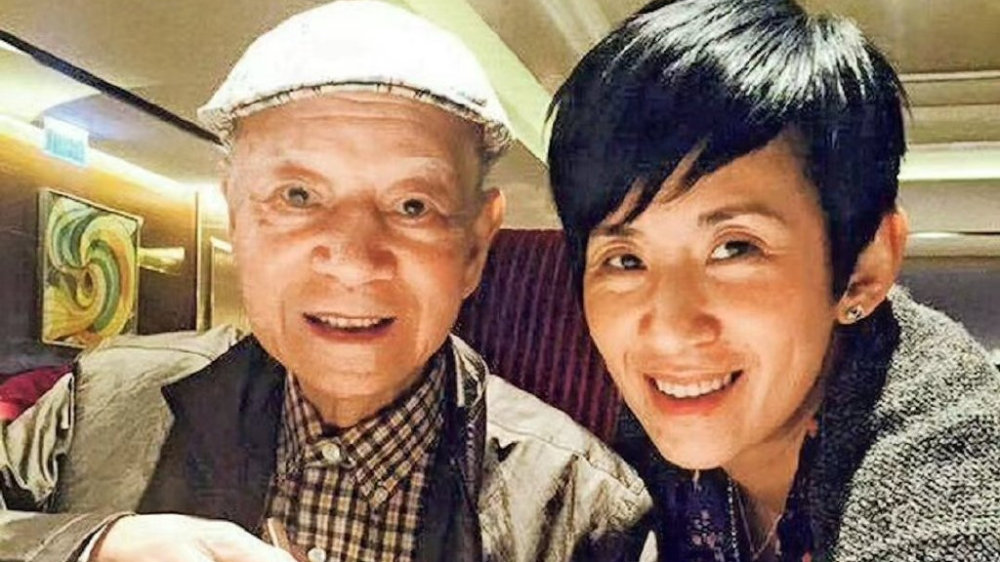 吴君如父亲去世，享年93岁，曾夸女儿孝顺以她为荣