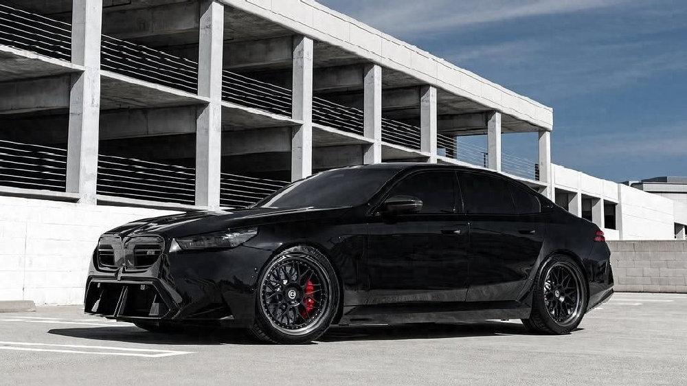 宝马M5变身“黑武士” 这套HRE轮毂样式你们喜欢吗？