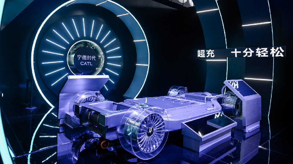 宁德时代推双核电池，钠电池能量密度比肩磷酸铁锂
