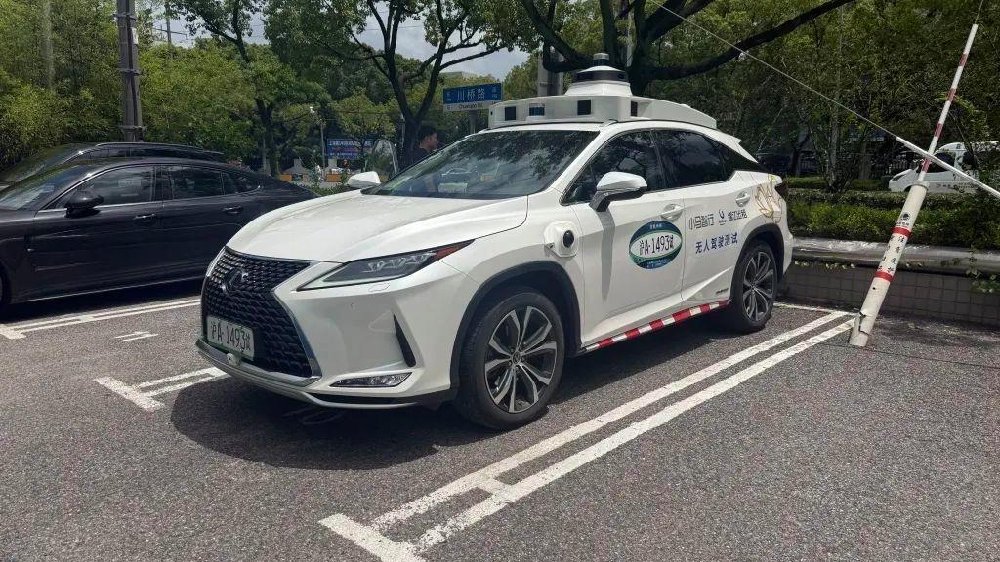 上海首个无人驾驶出租车正式运营