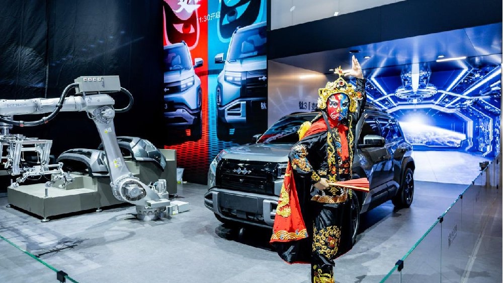 官方给你“川剧变脸”，方程豹钛3让个性化不再是豪车专属！