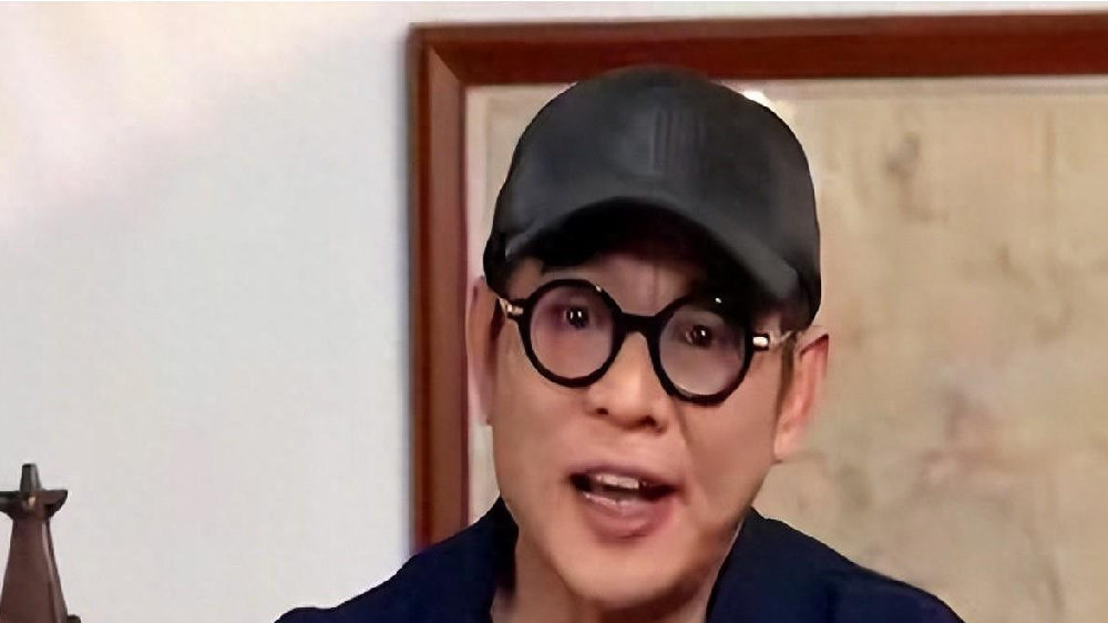 选择狠心抛弃，父爱被质疑，时隔多年后李连杰被前妻现状“打脸”