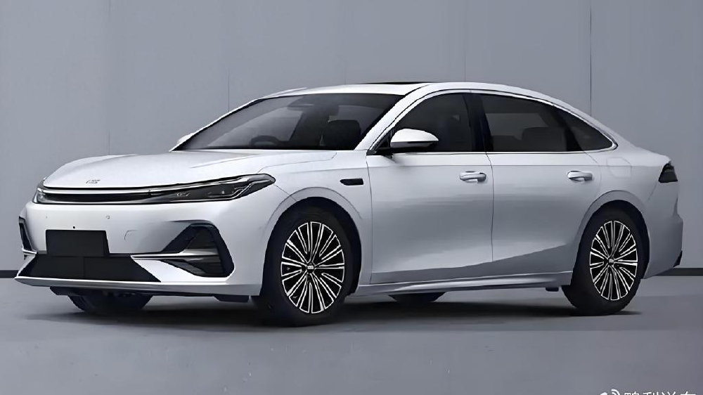 落地价10万以内，适合上班族日常通勤，遮风挡雨的两款汽车