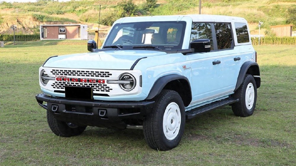 福特烈马1966上市，外观很复古硬朗，无框车门，背挂胎，2.3T动力