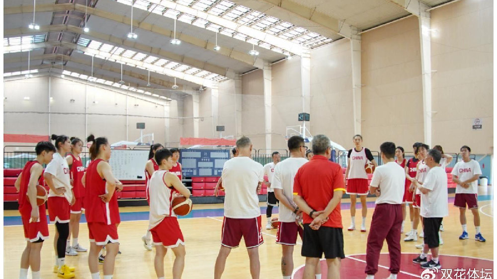 宫鲁鸣输给了现实！张子宇离队回鲁？2个细节让人动容，女篮热身赛怎