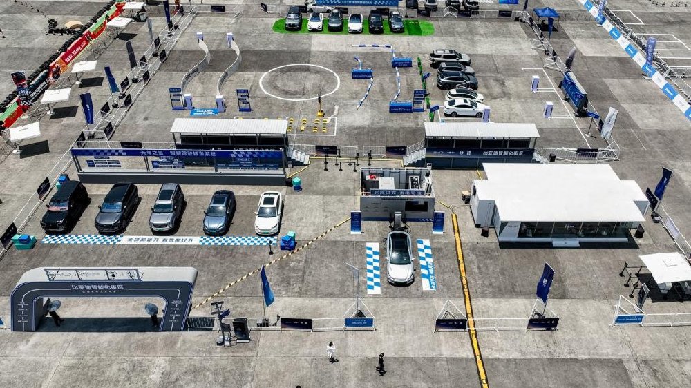 比亚迪智能化街区国庆再现西安，开启一场科技与历史的智慧对话