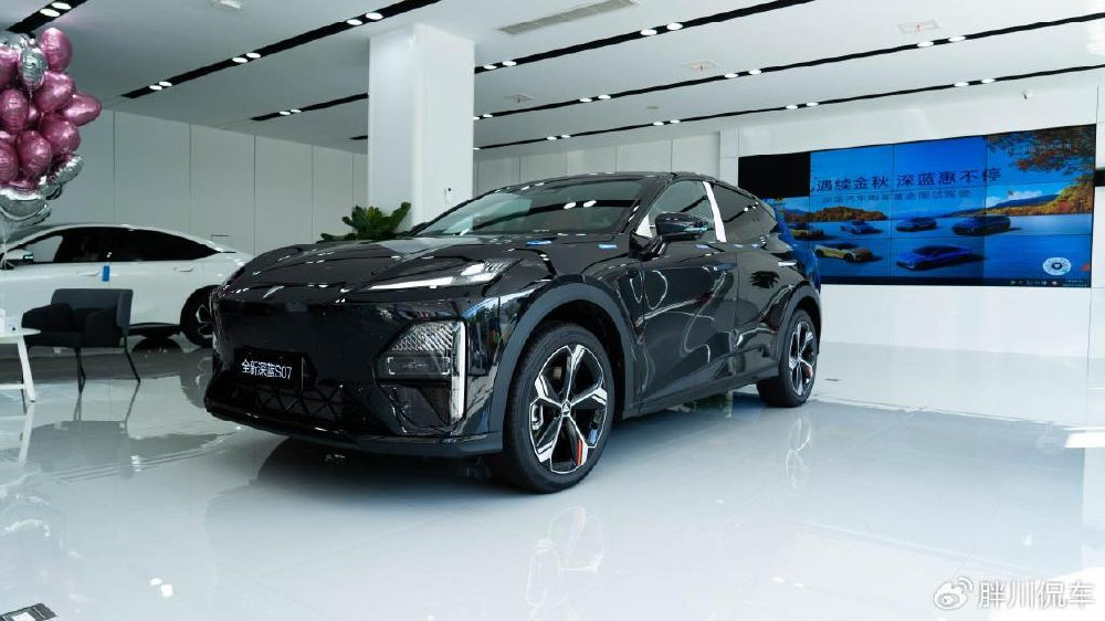 15万级纯电SUV对决：全新深蓝S07体验破局，零跑C11满配应战