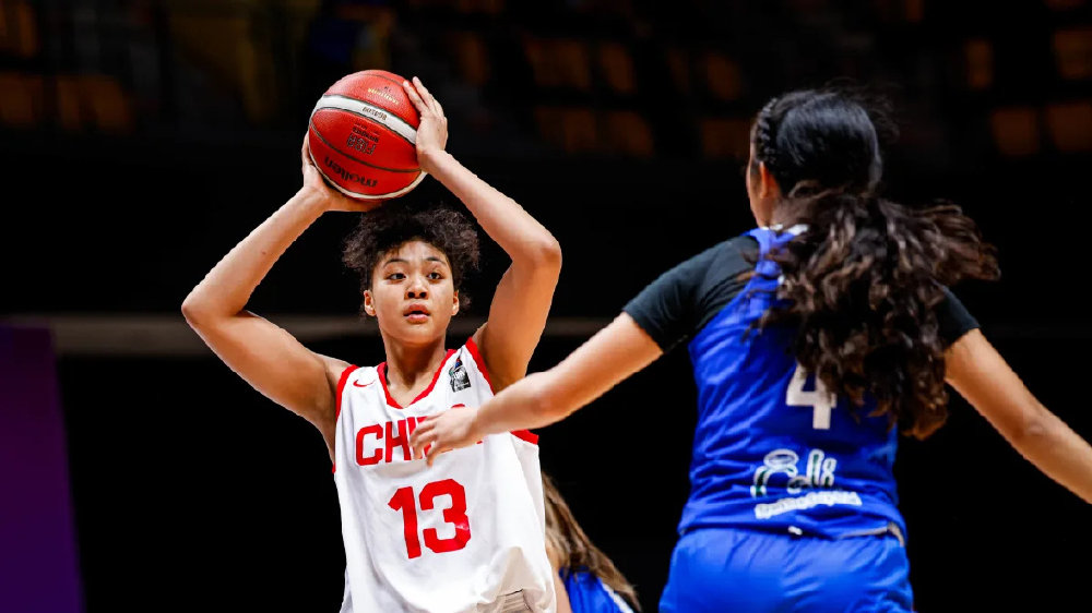 恭喜！中国女篮又一14岁1米85混血新星崛起：未来当李月汝绝配？