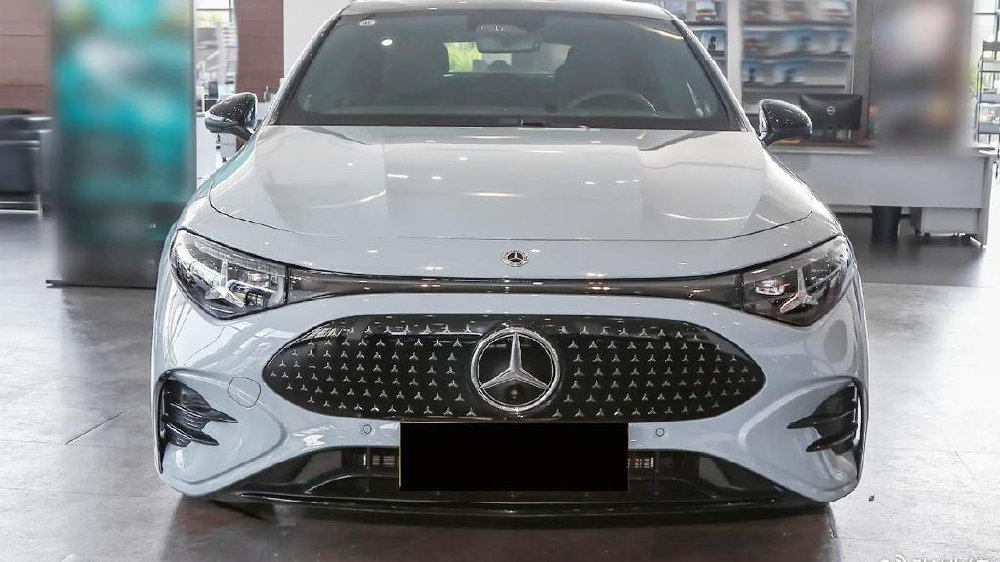 全新奔驰CLA上市，续航866km，24.9万起，前脸设计你能受得了吗？
