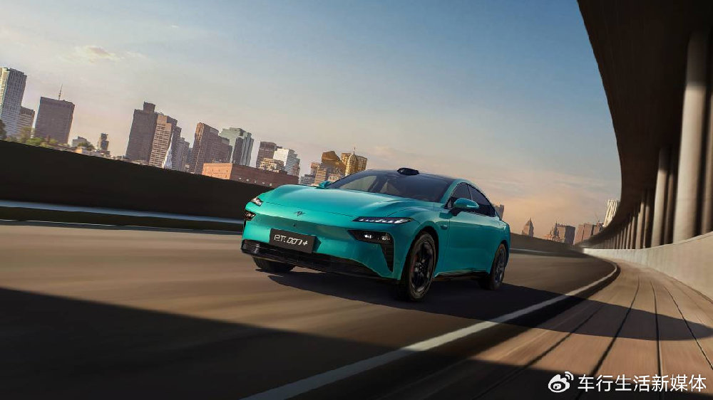 13.99万起标配激光雷达+3.7秒破百，东风奕派eπ007+上市