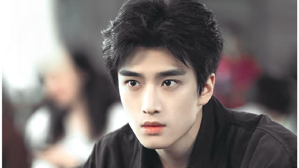 在家抠脚2年的胡一天开工，和霸总竞争田曦薇搭档！王俊凯逆袭