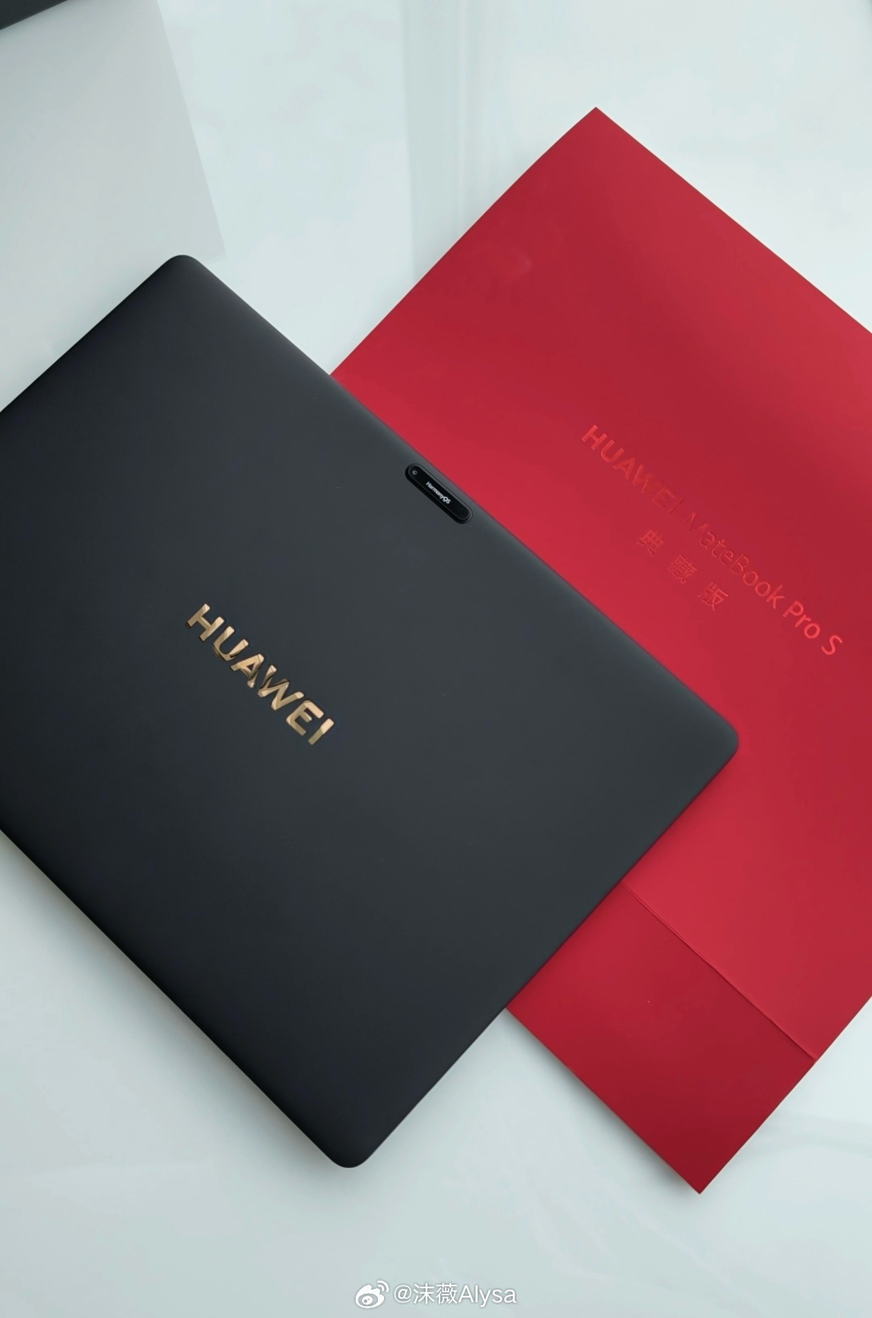 华为MateBook Pro S用上了 让我用一句话形容就是轻薄的不像实力派