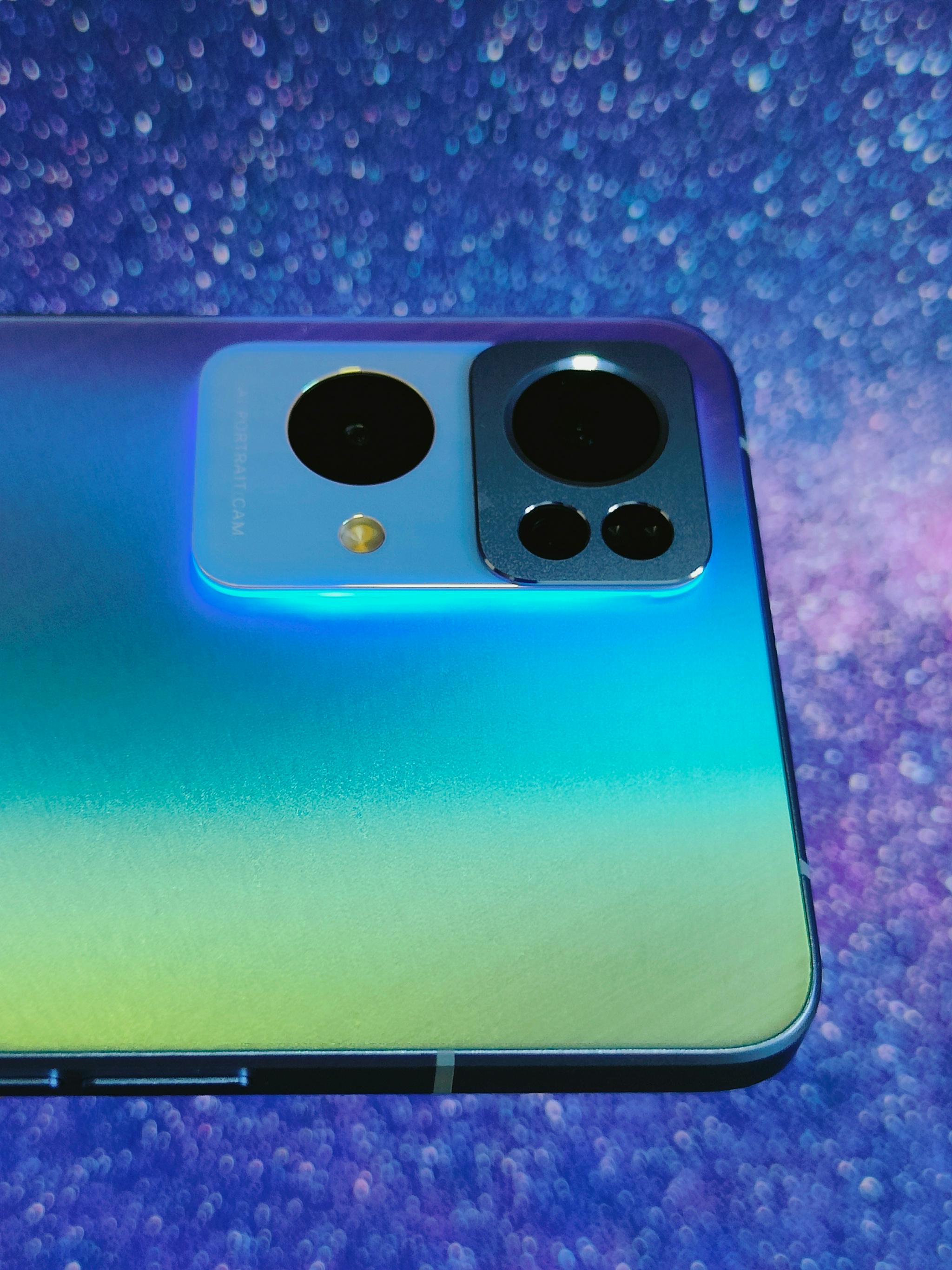 opporeno7pro除了背部的航天级星雨光刻745mm轻薄机身4500m