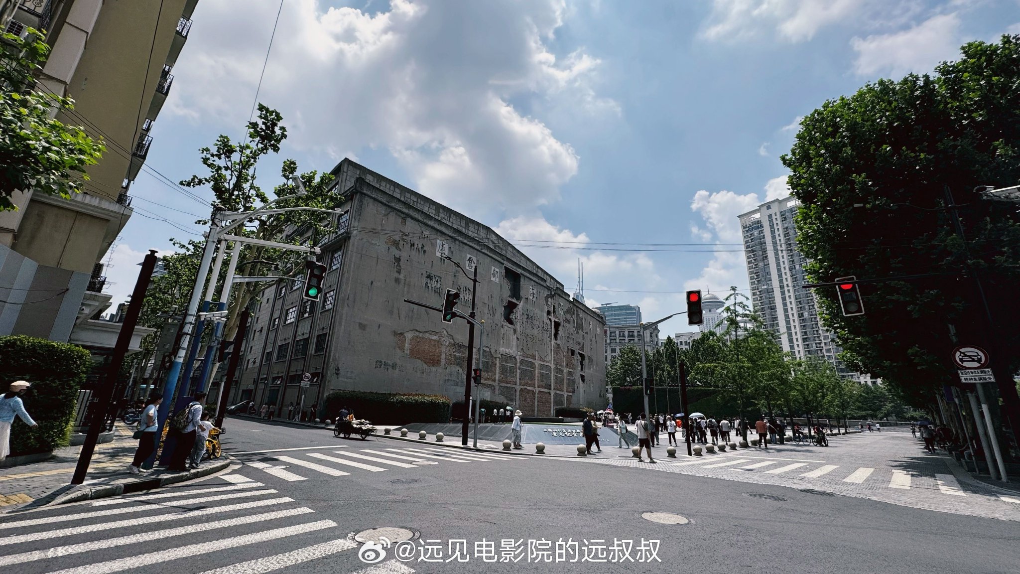 上海电影节特邀体验官参观四行仓库，下午将直播三部影片