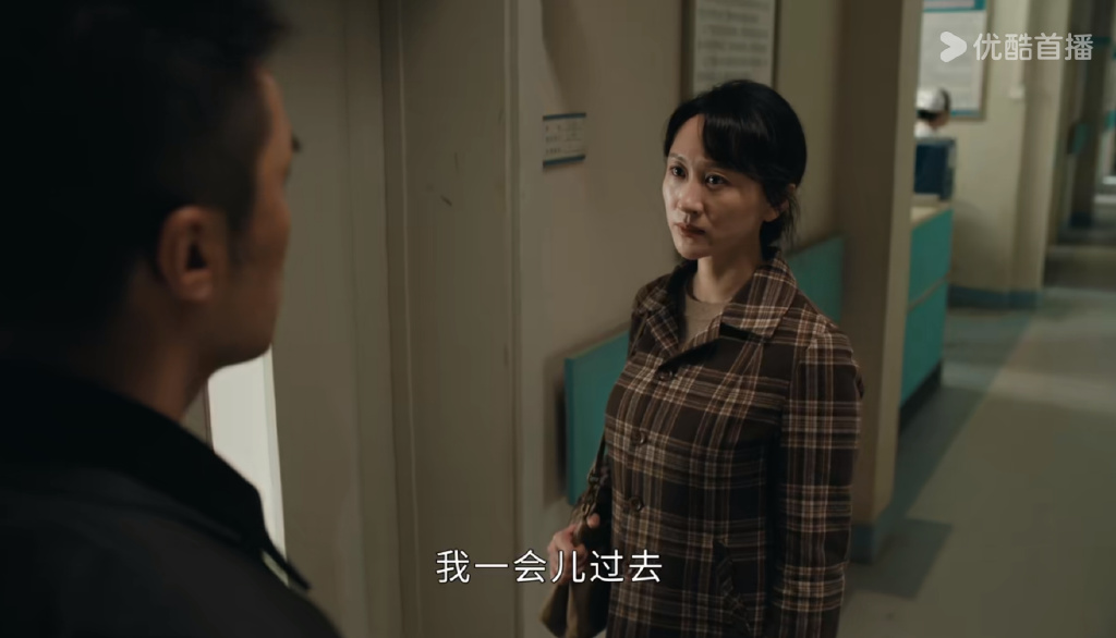 《雪迷宫》最爽的一场戏，家庭主妇秒变大佬，以暴制暴slay全场