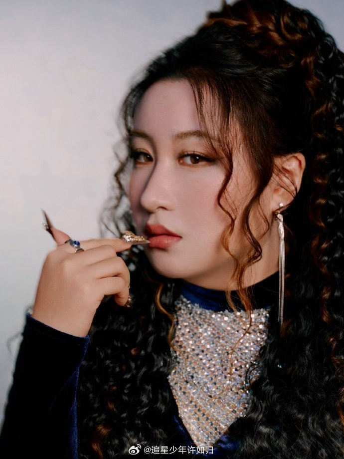 锤娜丽莎本名嵇嘉禾，新专辑电影均用原名