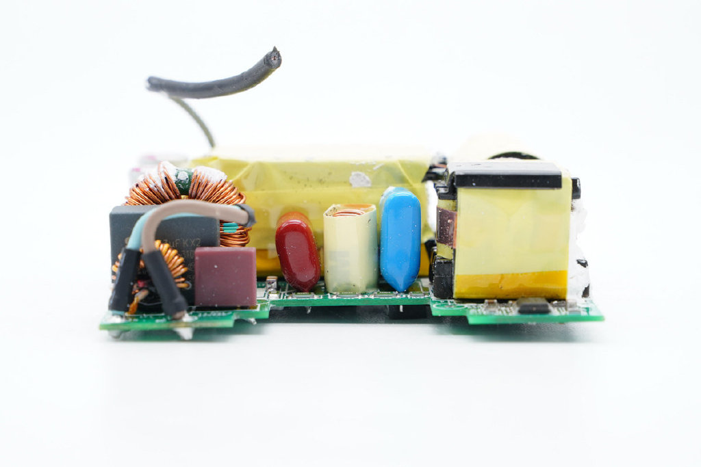 能败家的地方又多了,华硕ROG 100W PD快充充电器拆解休闲区蓝鸢梦想 - Www.slyday.coM 能败家的地方又多了,华硕ROG 100W PD快充充电器拆解休闲区蓝鸢梦想 - Www.slyday.coM