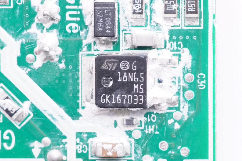 能败家的地方又多了,华硕ROG 100W PD快充充电器拆解休闲区蓝鸢梦想 - Www.slyday.coM 能败家的地方又多了,华硕ROG 100W PD快充充电器拆解休闲区蓝鸢梦想 - Www.slyday.coM