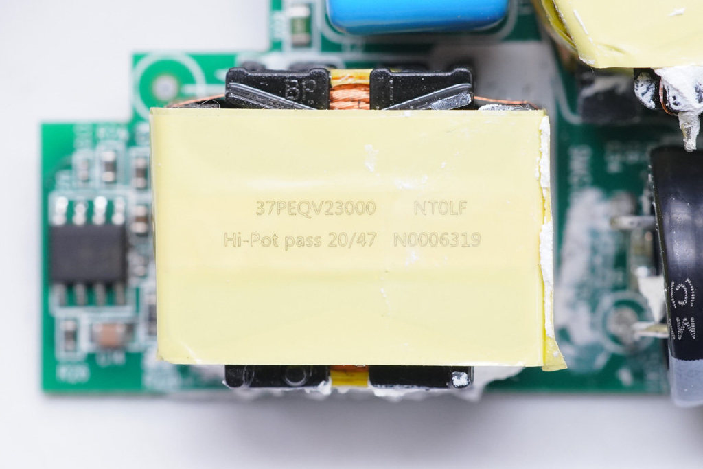 能败家的地方又多了,华硕ROG 100W PD快充充电器拆解休闲区蓝鸢梦想 - Www.slyday.coM 能败家的地方又多了,华硕ROG 100W PD快充充电器拆解休闲区蓝鸢梦想 - Www.slyday.coM